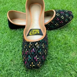 Handcrafted Black Embroidered Khussa – Traditional Elegance